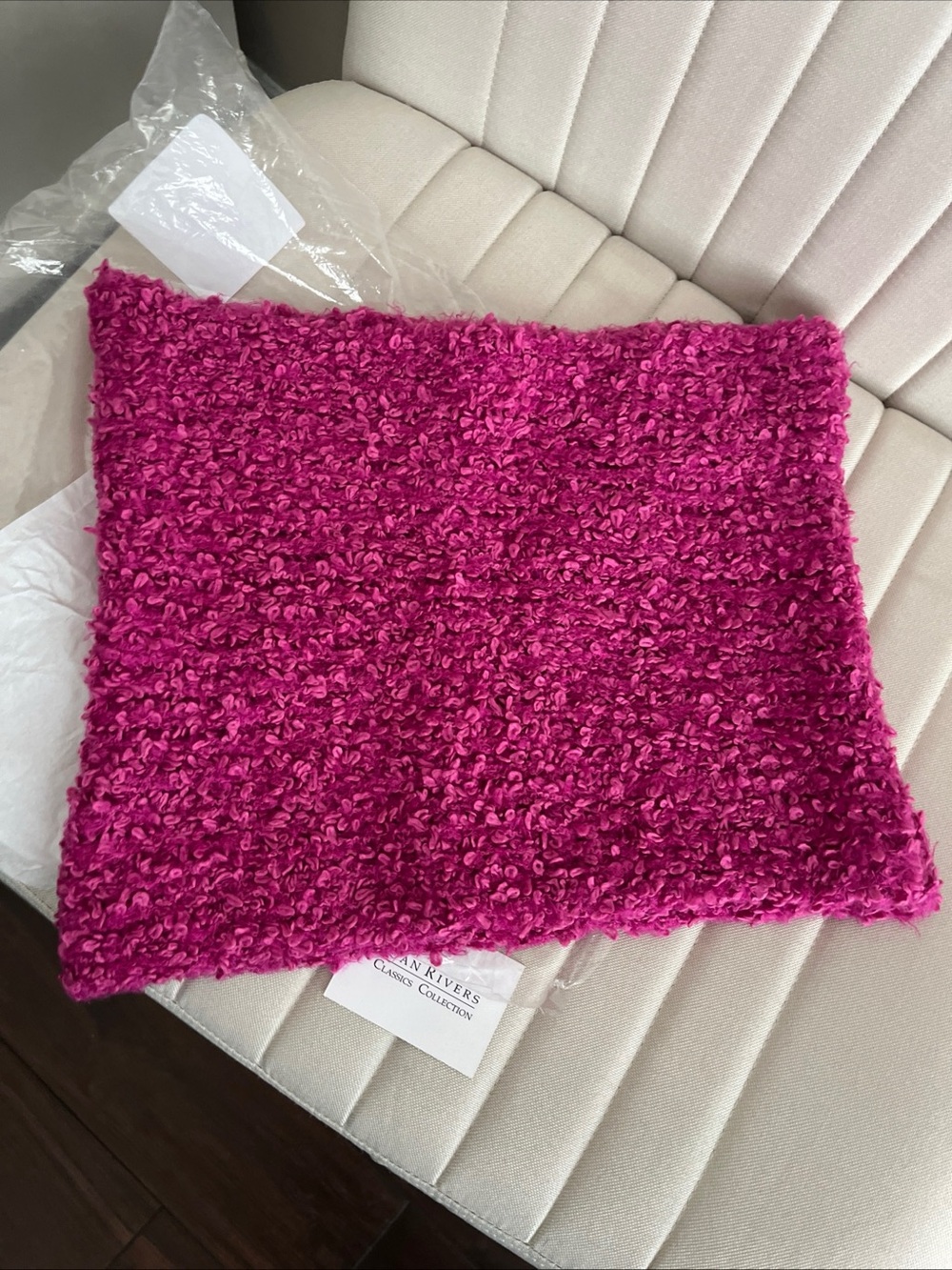 Joan Rivers Bright Hot Pink Bouclé Neck Warmer scarf with tags orig pkg